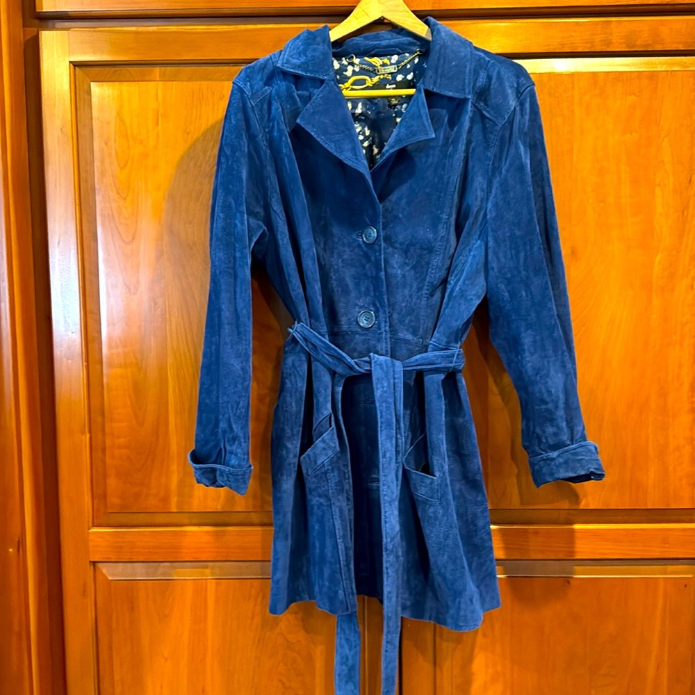Royal blue suede coat fully lined in size XL. Dennis Basso.